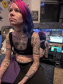 Snapshot of trashbrat chatting on June 12, 4:10 am trashbrat online show from June 12, 4:10 am