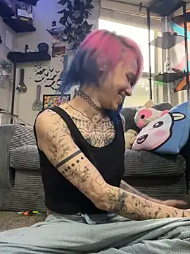 trashbrat online show from April 24, 12:34 am