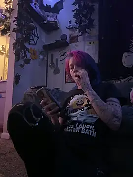 trashbrat online show from May 26, 10:35 am