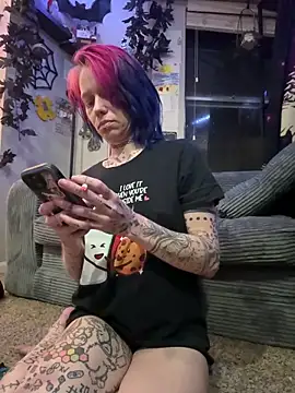 trashbrat online show from May 24, 9:31 am