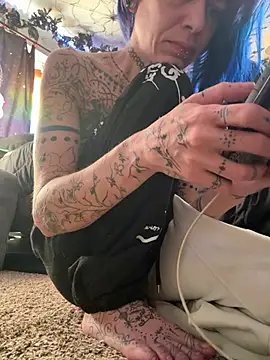 trashbrat online show from April 1, 4:48 pm