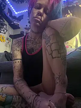 trashbrat online show from April 21, 10:05 pm