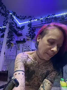 trashbrat online show from April 25, 6:49 am