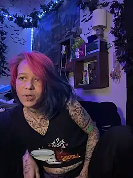 Snapshot of trashbrat chatting on June 23, 3:37 am trashbrat online show from June 23, 3:37 am