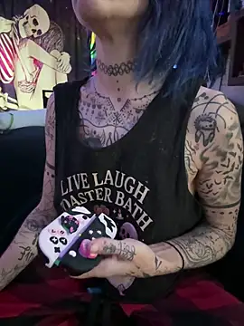 Snapshot of trashbrat chatting on June 17, 11:53 am trashbrat online show from June 17, 11:53 am