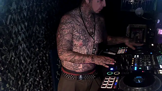 justthetip4209 online show from April 25, 12:02 am