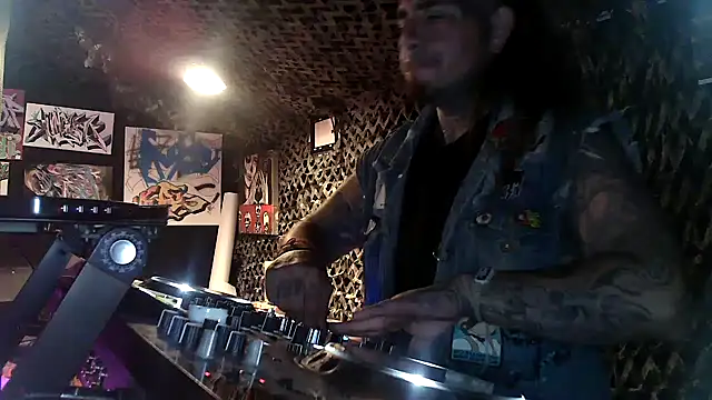 justthetip4209 online show from May 30, 8:14 pm
