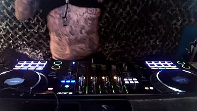 justthetip4209 online show from June 8, 12:38 am