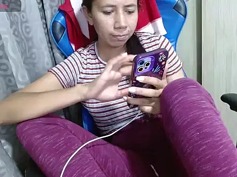 Danielagomez33 online show from April 14, 12:59 am