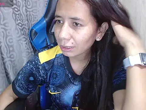 Danielagomez33 online show from May 4, 11:51 pm
