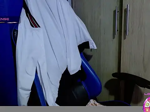 Danielagomez33 online show from March 21, 1:18 am