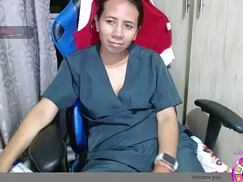 Danielagomez33 online show from April 11, 12:40 am