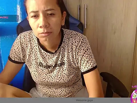 Danielagomez33 online show from February 24, 8:53 pm