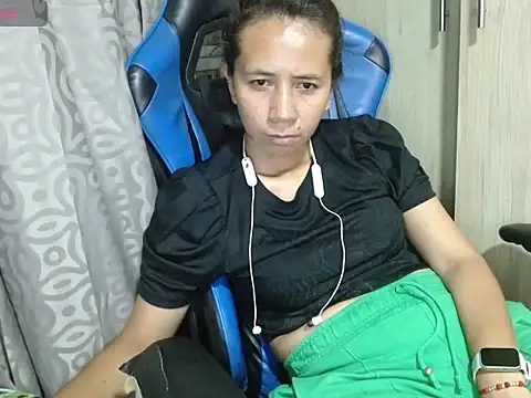 Danielagomez33 online show from July 1, 1:06 am