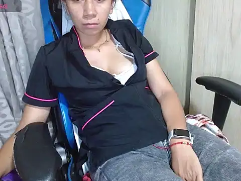 Danielagomez33 online show from June 12, 1:14 am
