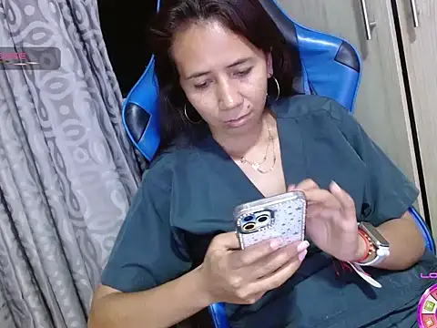Danielagomez33 online show from May 24, 1:27 am