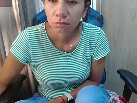 Danielagomez33 online show from June 14, 12:28 pm
