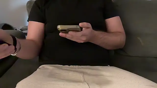 Snapshot of Petite_Bite_blanche chatting on January 17, 2:28 pm Petite Bite blanche online show from January 17, 2:28 pm