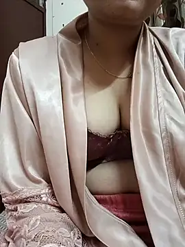 Snapshot of karishma_kappur chatting on February 18, 4:14 pm karishma kappur online show from February 18, 4:14 pm