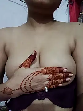 Snapshot of karishma_kappur chatting on March 15, 6:43 pm karishma kappur online show from March 15, 6:43 pm