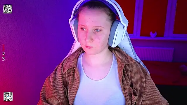 mon lola online show from February 19, 2:14 pm