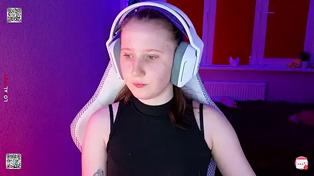 mon lola online show from March 25, 5:23 pm