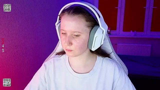 mon lola online show from March 28, 4:30 pm