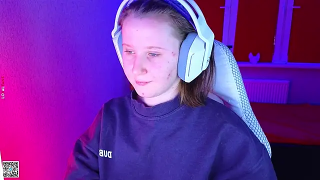 mon lola online show from November 13, 4:00 pm