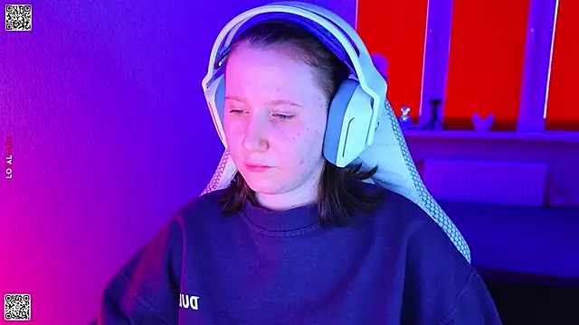 mon lola online show from January 11, 10:11 am