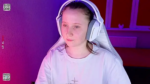 mon lola online show from March 13, 5:07 pm