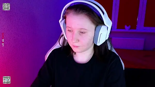 mon lola online show from February 9, 3:21 pm