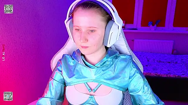 mon lola online show from April 22, 5:09 pm