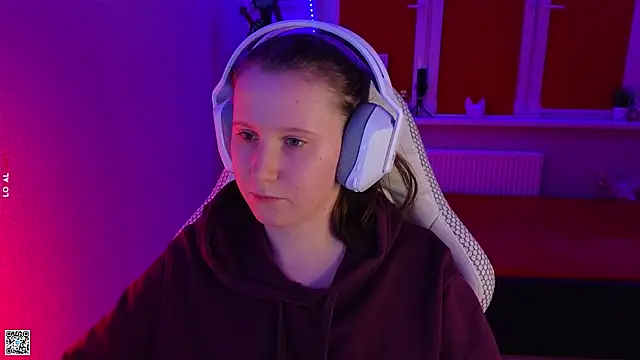 mon lola online show from October 24, 3:33 pm