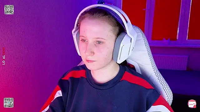 mon lola online show from March 23, 3:12 pm