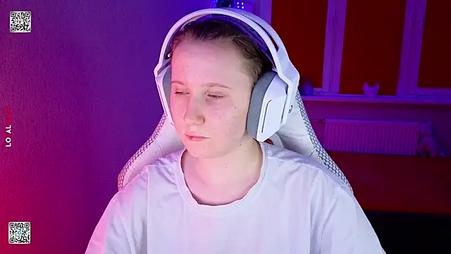 mon lola online show from March 14, 5:19 pm