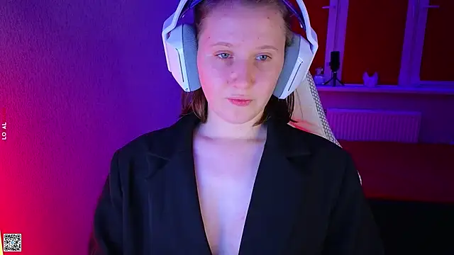 mon lola online show from October 27, 5:14 pm