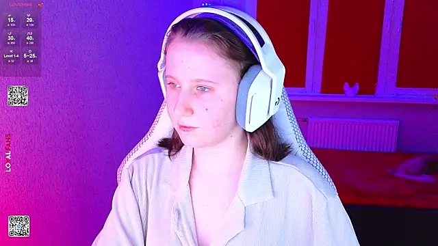 mon lola online show from February 17, 3:42 pm