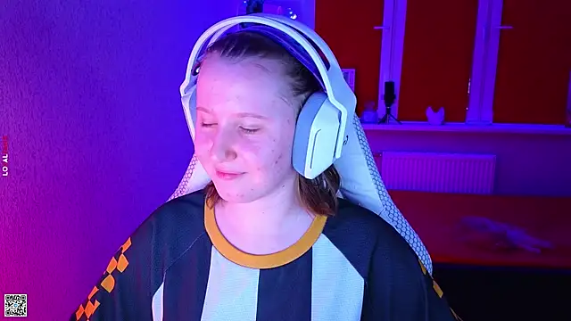 mon lola online show from November 7, 2:54 pm