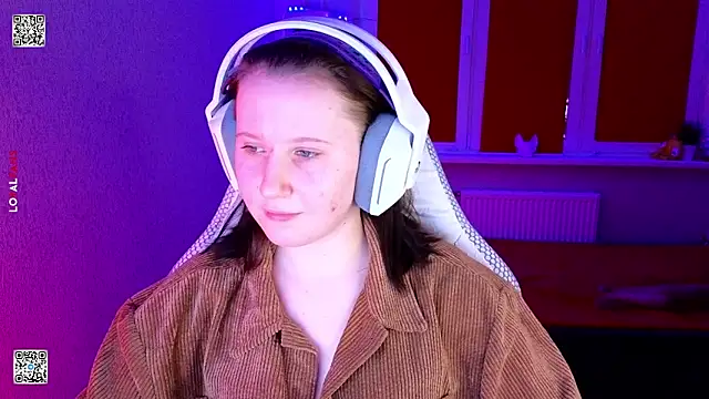 mon lola online show from February 3, 3:39 pm