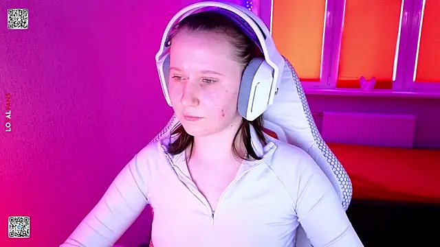 mon lola online show from February 5, 8:21 am