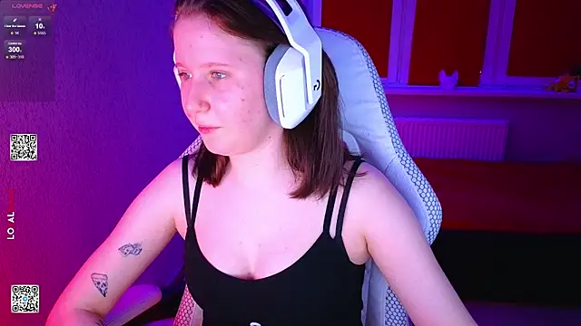 mon lola online show from February 25, 3:56 pm