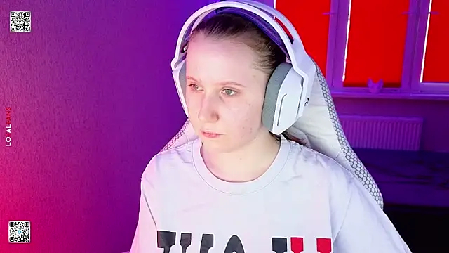 mon lola online show from March 27, 3:02 pm