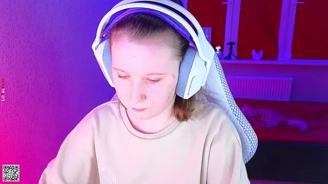 mon lola online show from November 14, 2:54 pm