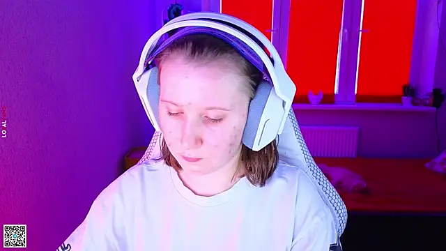 mon lola online show from November 24, 12:38 pm