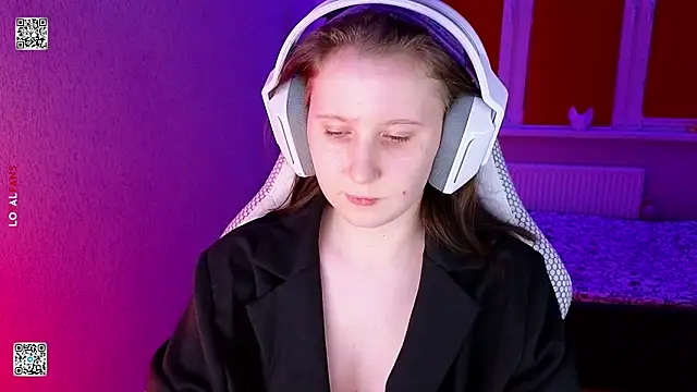 mon lola online show from April 14, 4:12 pm