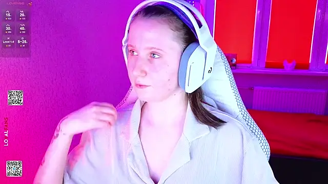 mon lola online show from March 4, 11:51 am