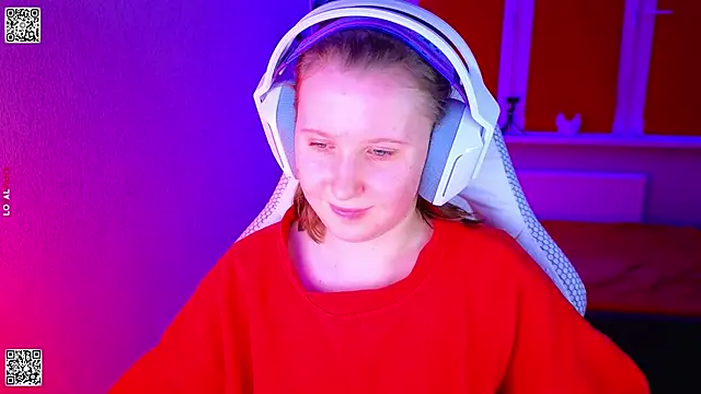 mon lola online show from December 2, 5:03 pm