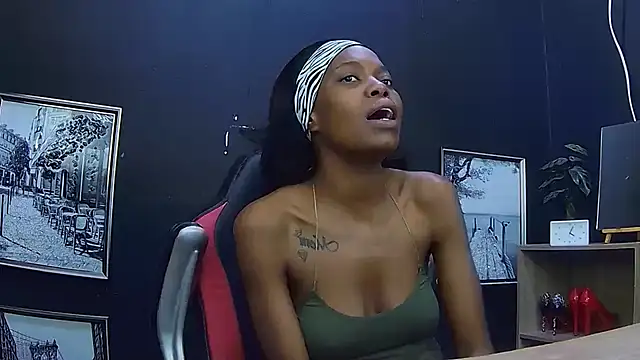 Snapshot of Ebonydivaxxx chatting on September 16, 6:47 am Ebonydivaxxx online show from September 16, 6:47 am