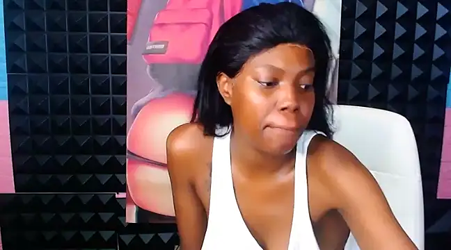 Snapshot of Ebonydivaxxx chatting on February 21, 7:01 am Ebonydivaxxx online show from February 21, 7:01 am