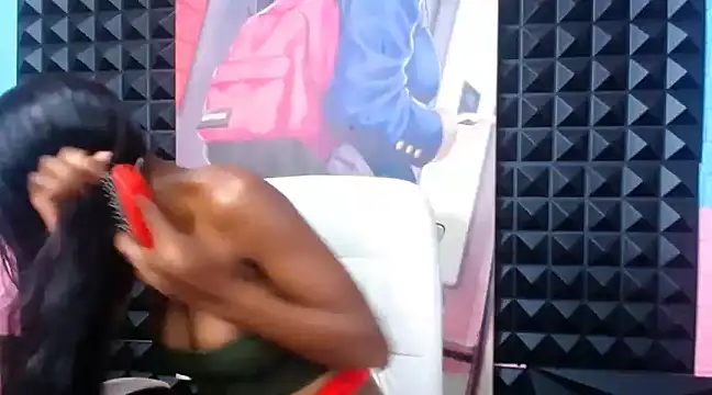 Snapshot of Ebonydivaxxx chatting on February 19, 7:06 am Ebonydivaxxx online show from February 19, 7:06 am